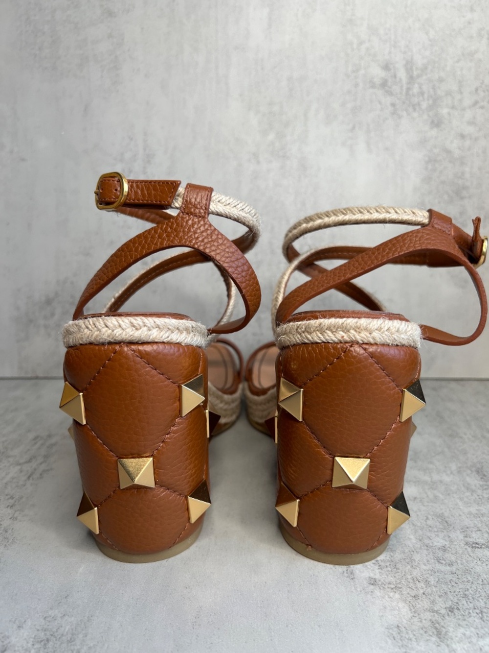 Valentino Garavani Roman Stud Espadrille Wedge Sandals in Size 38 - Picture 7 of 8